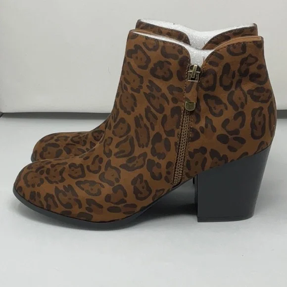 NIB Style & Co women’s Marinaa brown leopard heeled ankle booties, size 9 - Picture 2 of 9